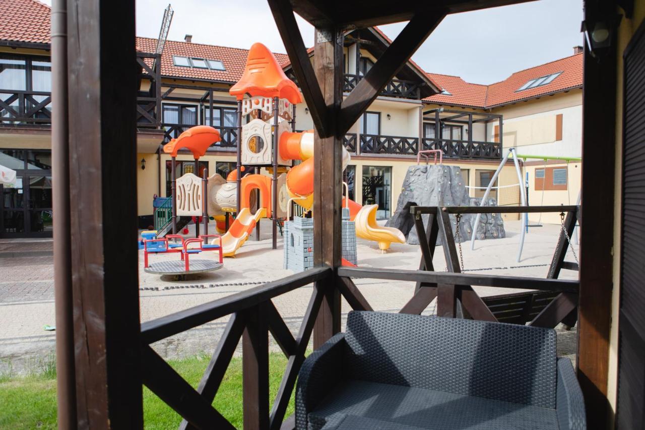 Arena Slonca Hotel Леба Екстериор снимка
