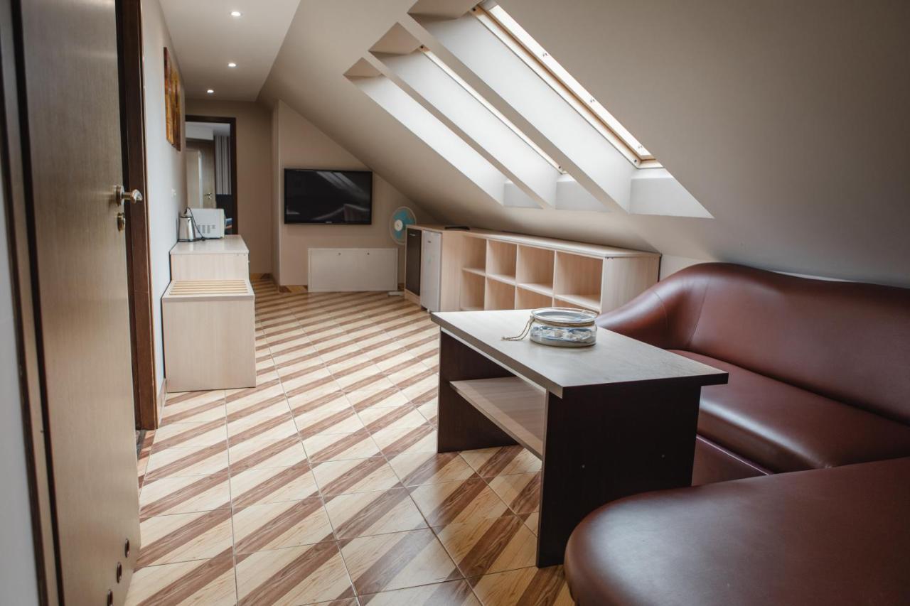 Arena Slonca Hotel Леба Екстериор снимка