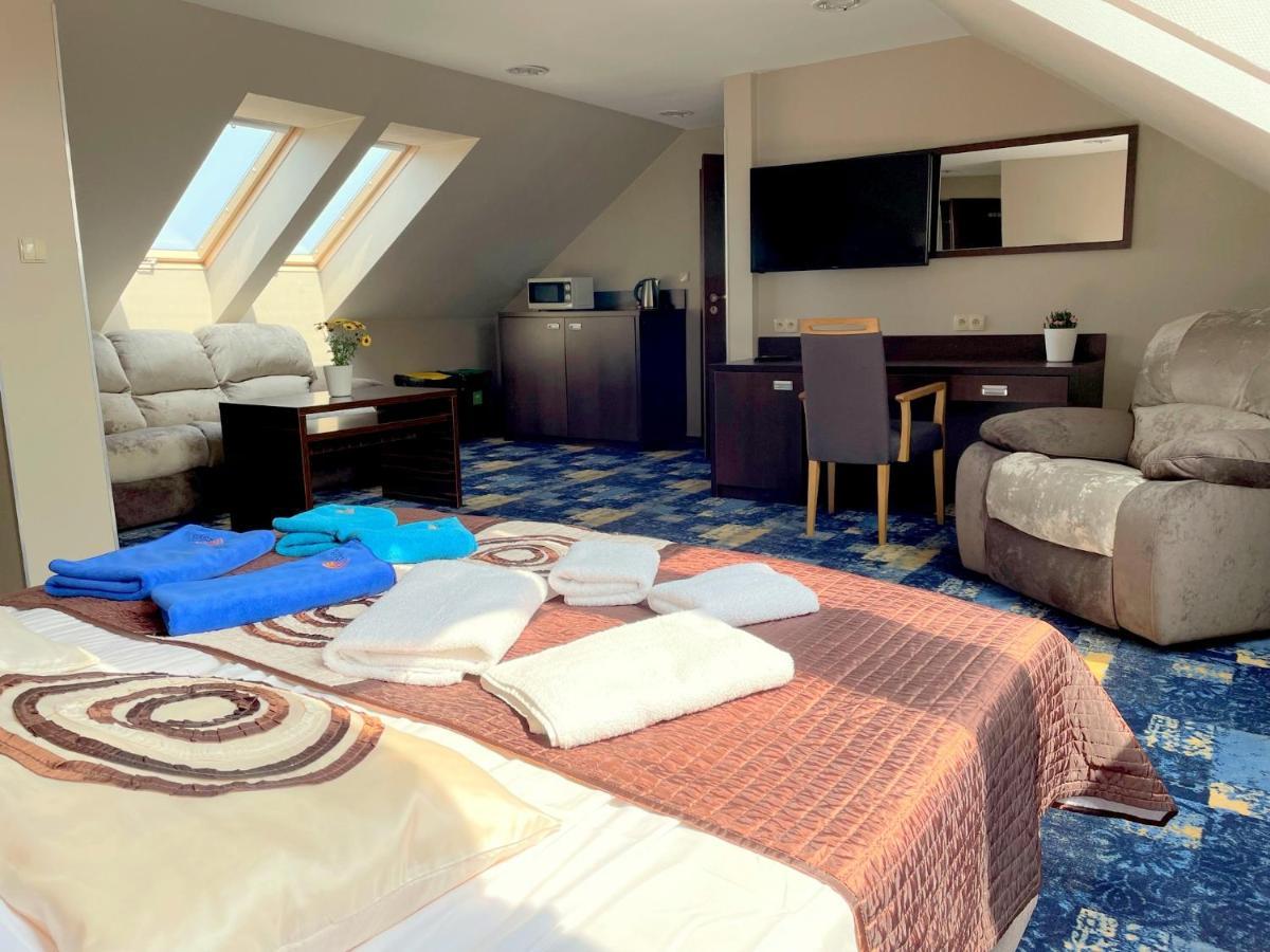 Arena Slonca Hotel Леба Екстериор снимка