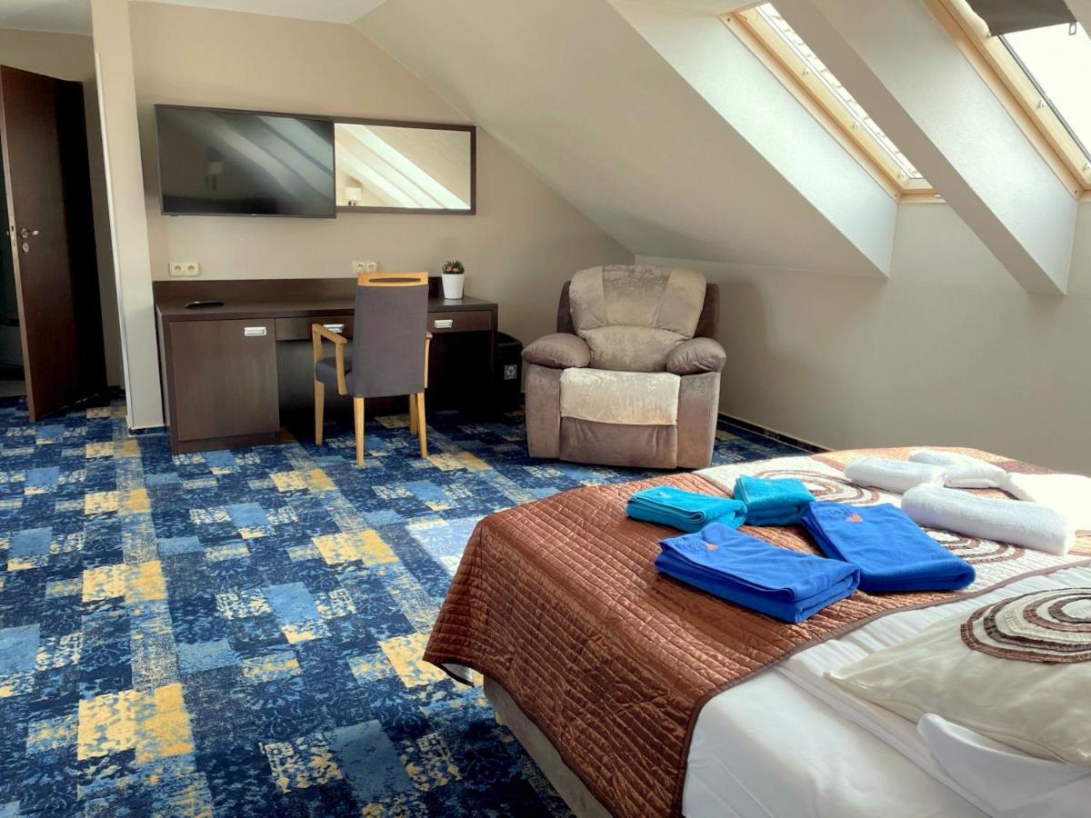 Arena Slonca Hotel Леба Екстериор снимка
